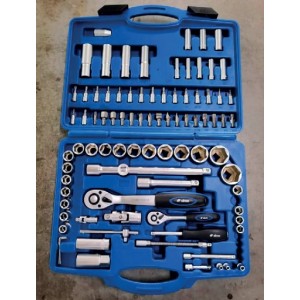 Juego llaves de vaso y carracas 1/2" y 1/4" con 94 piezas en maletín reforzado