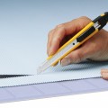 Cutter OLFA de bloqueo automático con clip para bolsillo y troceador de cuchillas - A-1